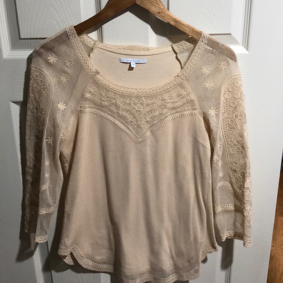 Beautiful cream lace top - Picture 2 of 2